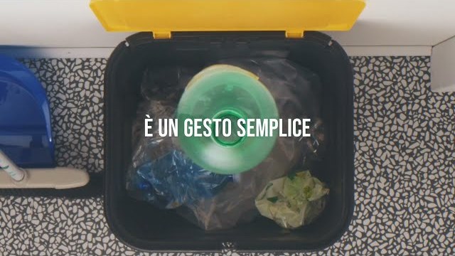 Cestino dei rifiuti plastici