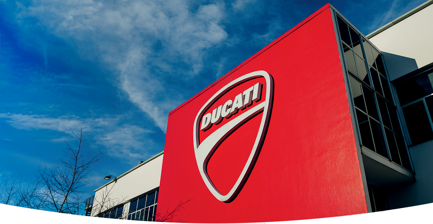 Due operai Hera all'impianto Ducati