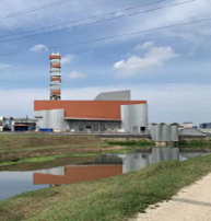 Vista laterale dall'esterno del termovalorizzatore di Padova e della sua torre