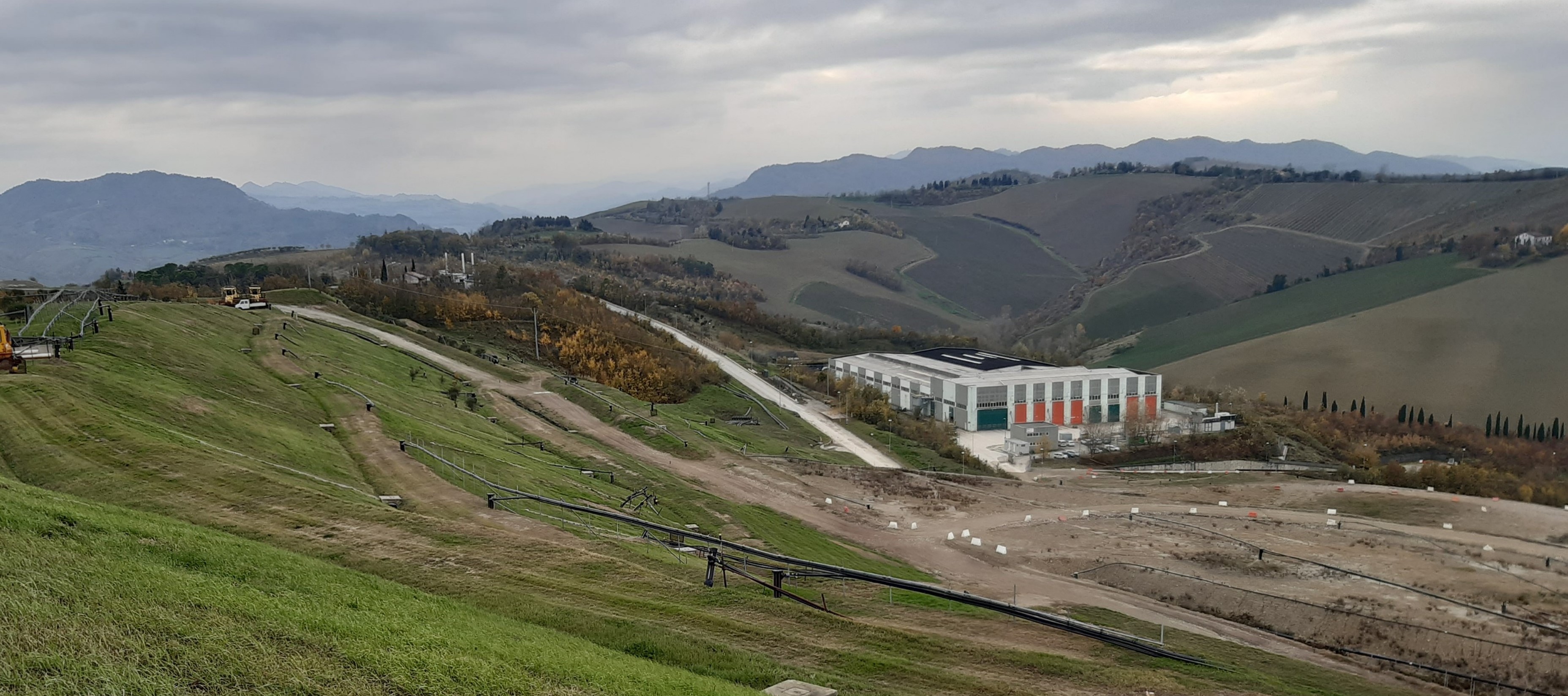 Vista dall'alto della discarica di Imola