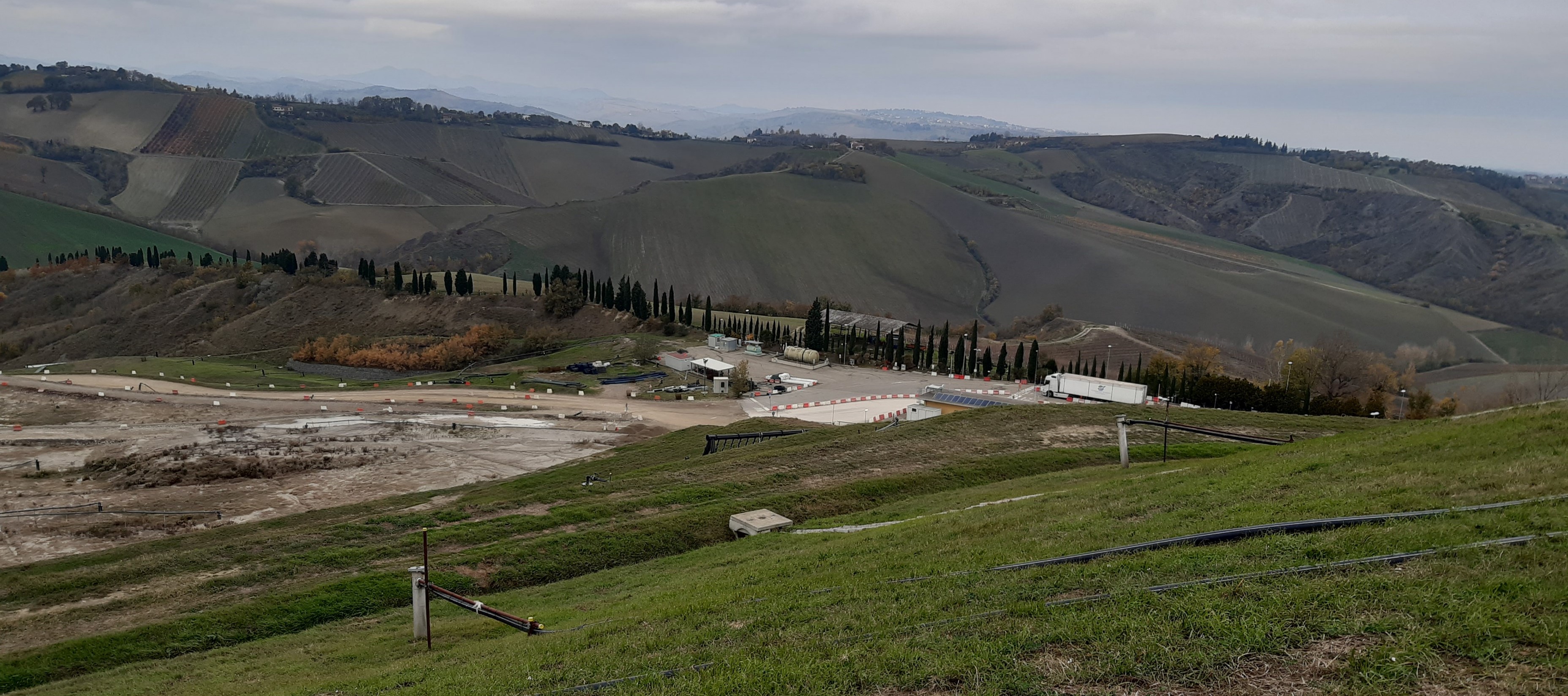 Vista dall'alto della discarica di Imola