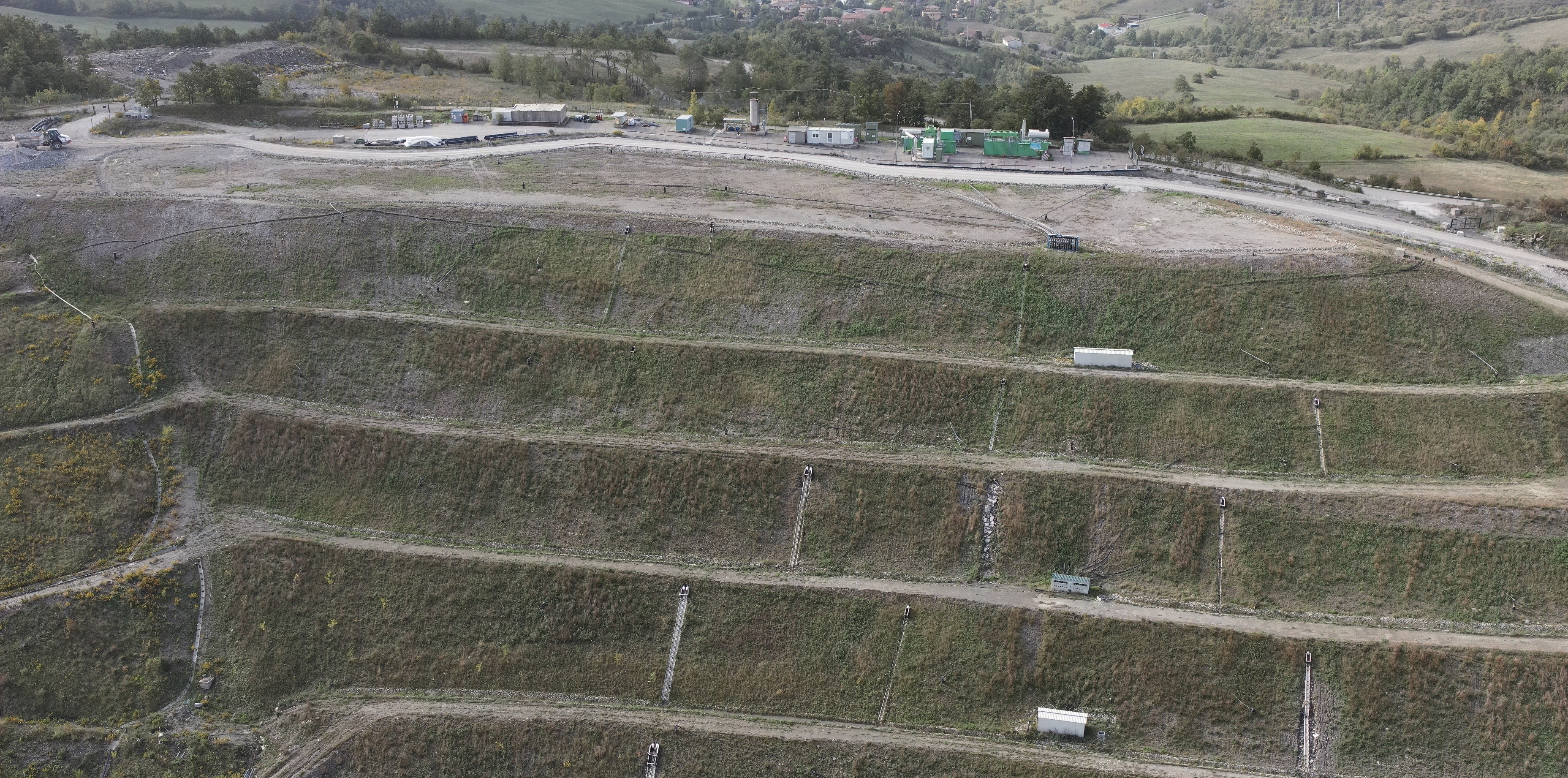 Vista esterna della discarica di Firenzuola