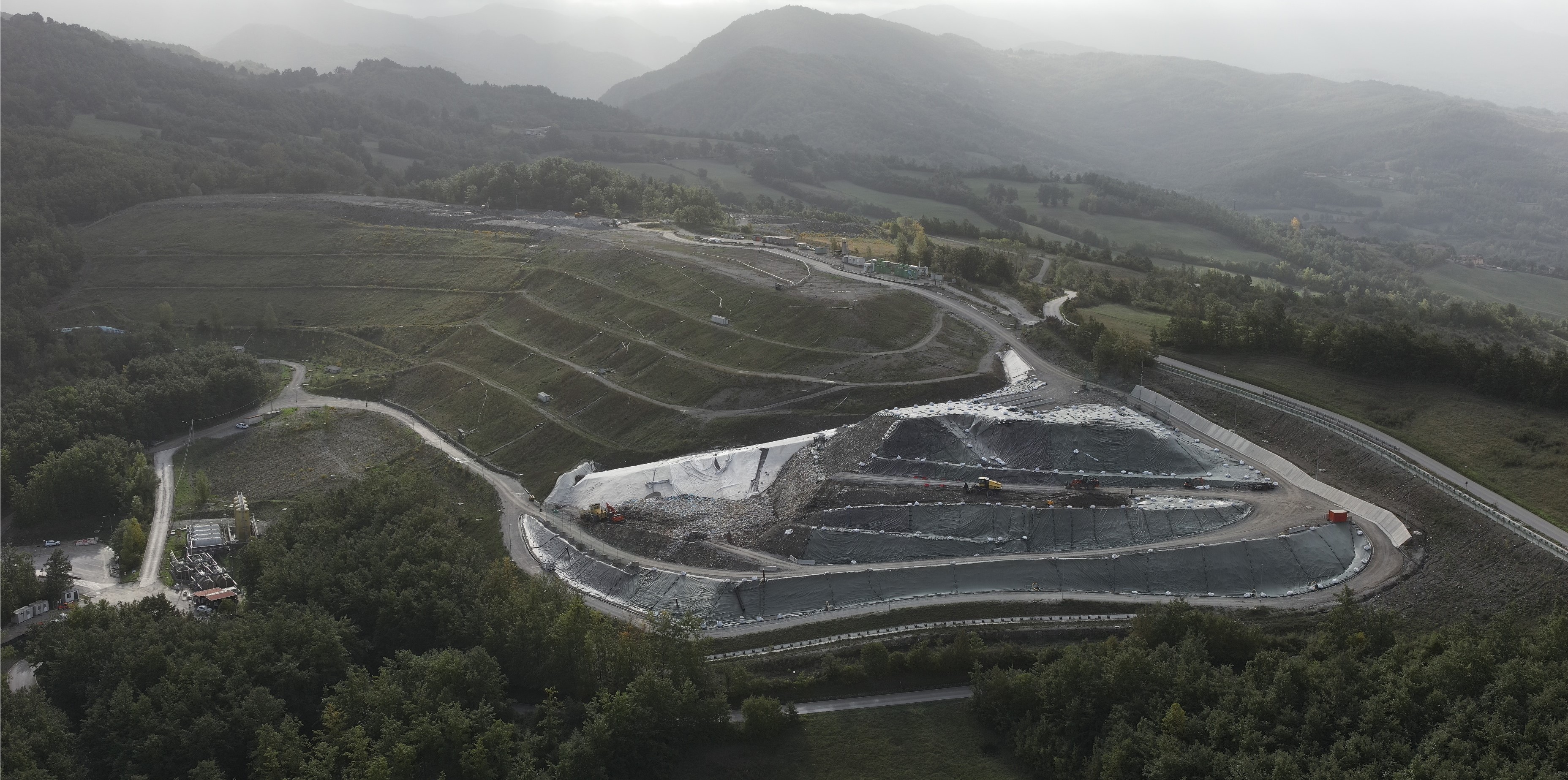 Vista esterna della discarica di Firenzuola