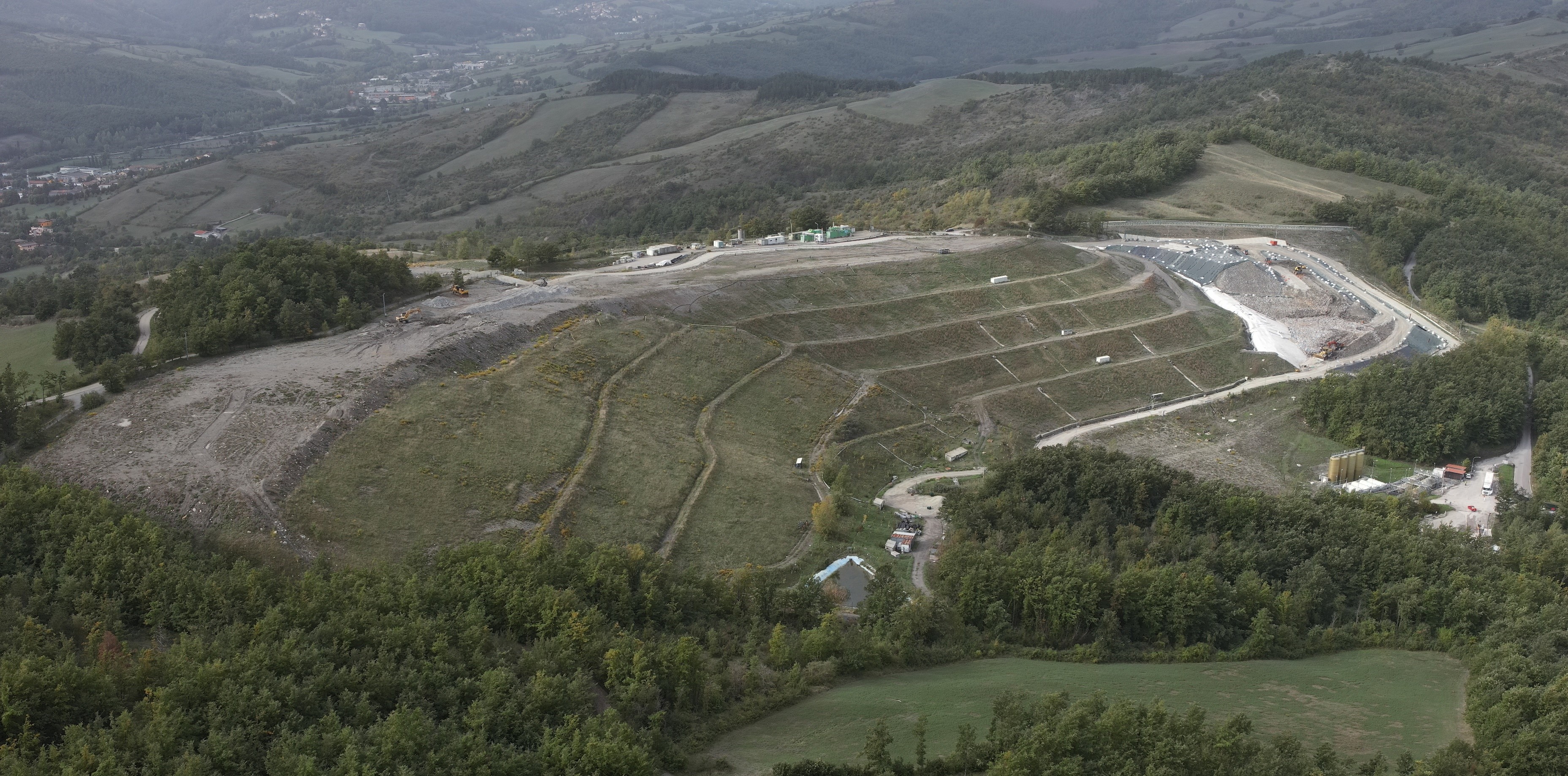 Vista esterna della discarica di Firenzuola