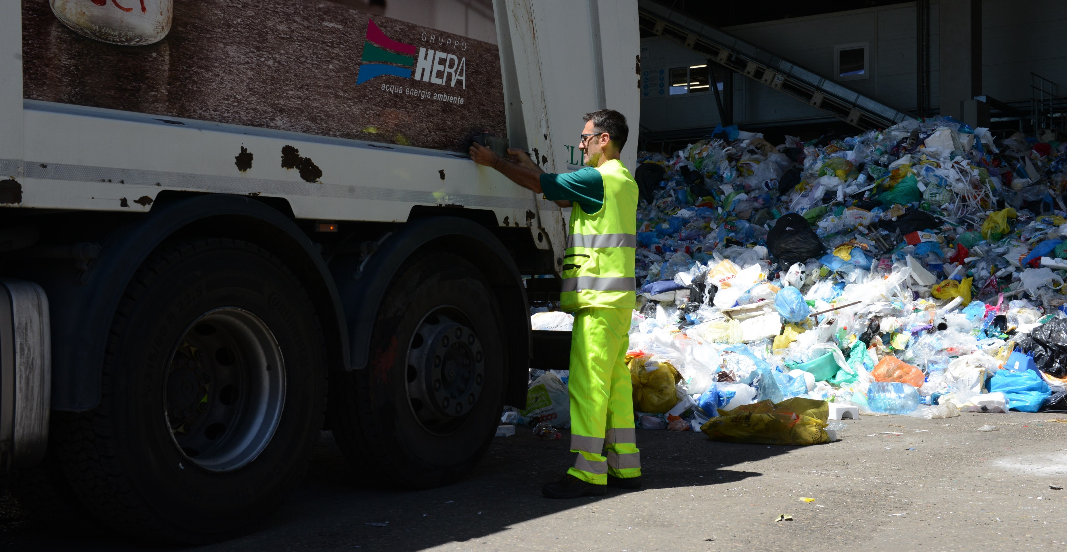 Person at work Selection and recovery plant in Granarolo dell'Emilia (Bologna)