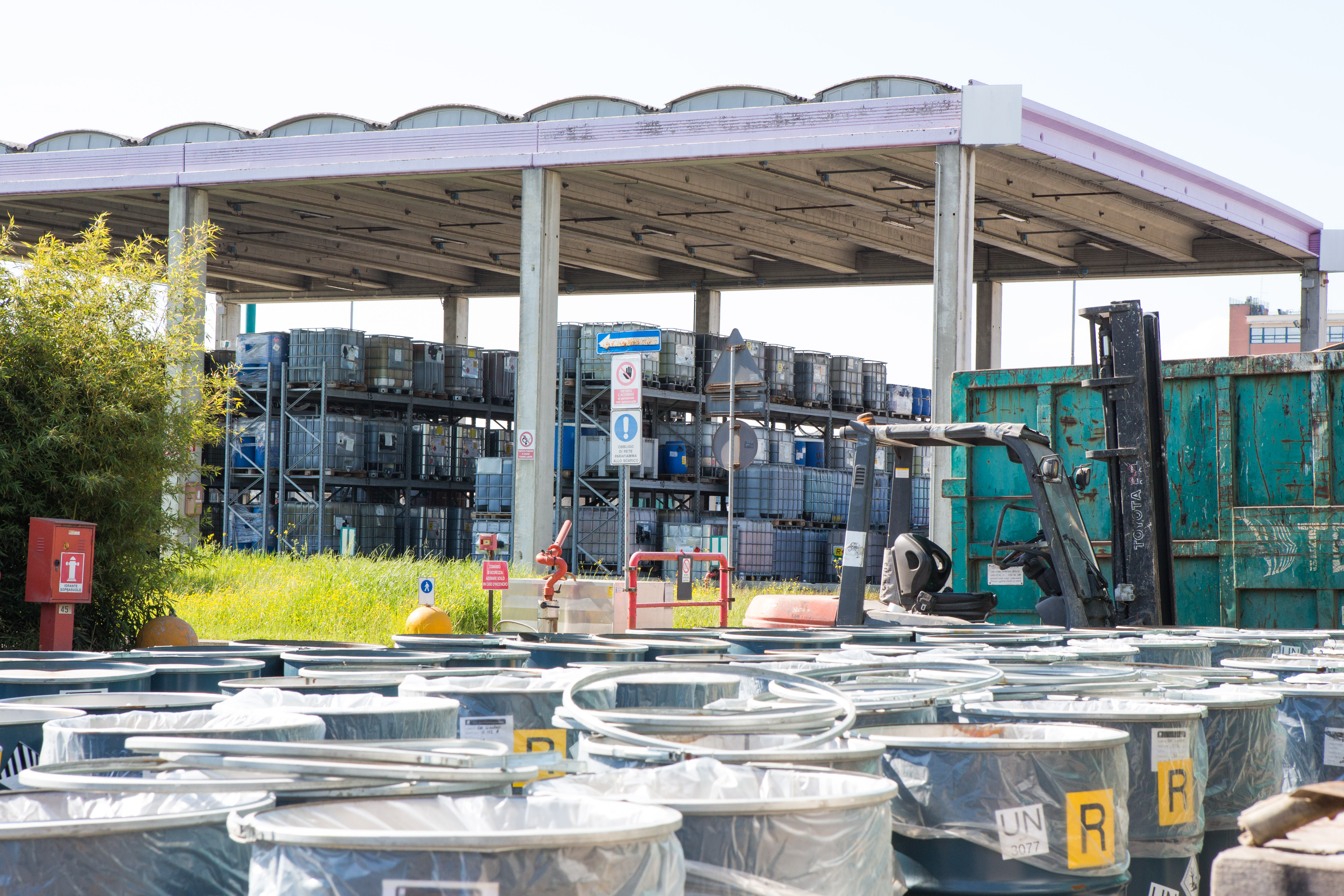 Packs and piles storage plant in Pisa