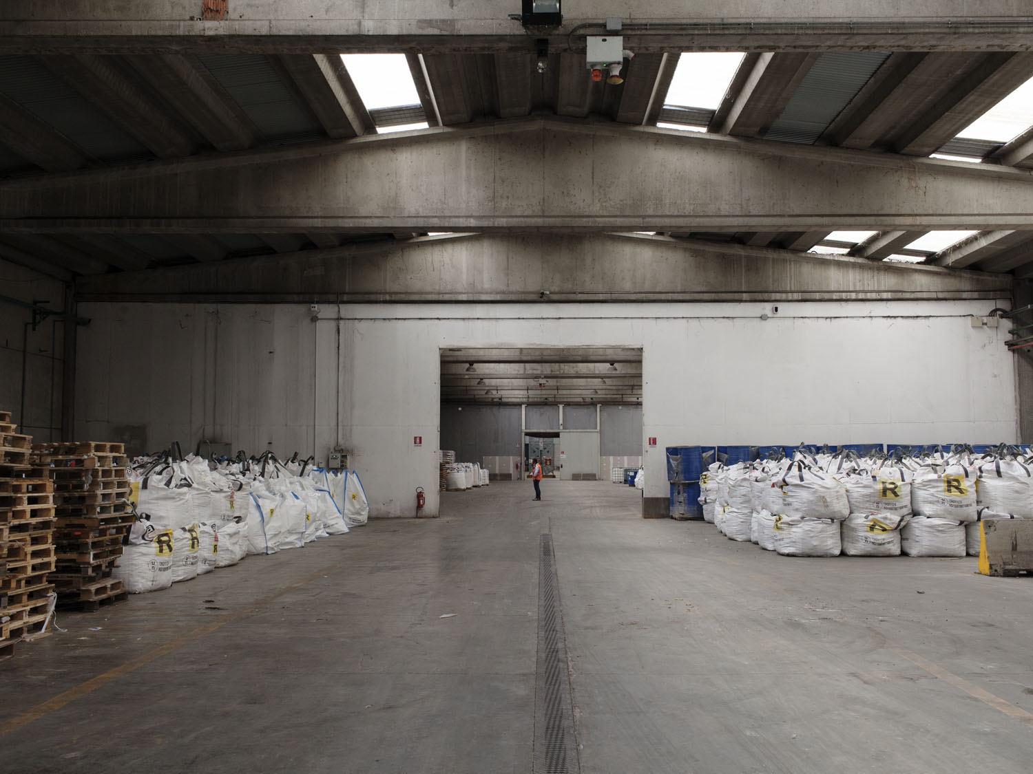 Packs and piles storage plant in Pisa