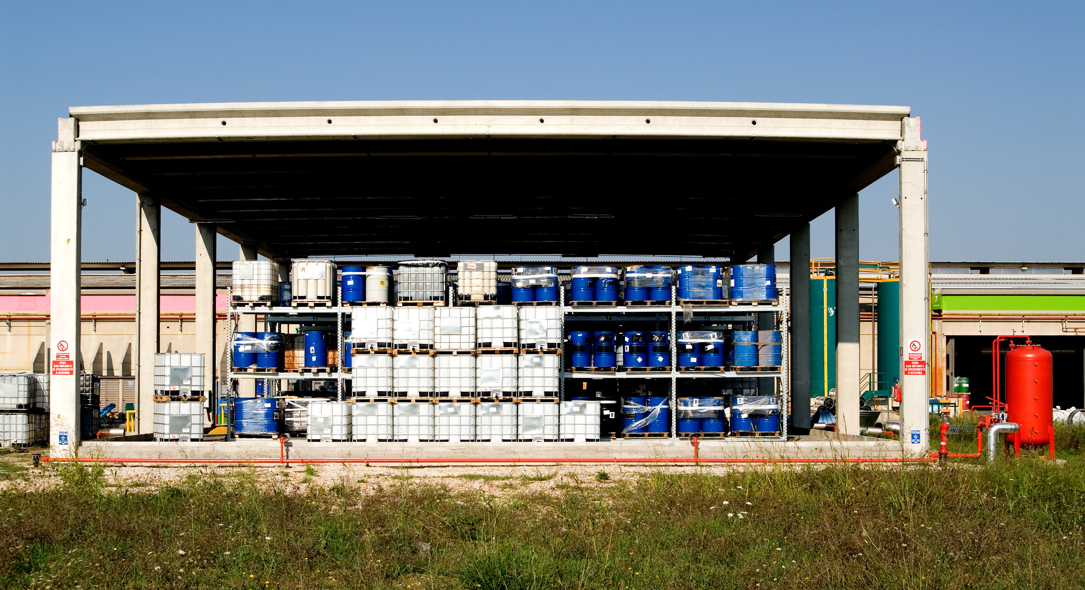 Flammable liquid storage plant in Pisa