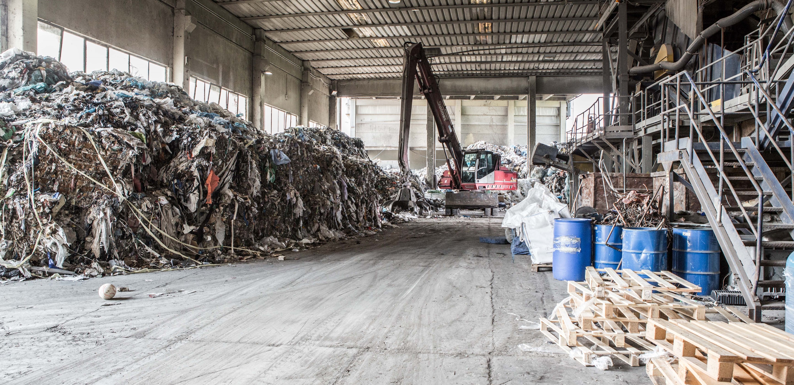 Selection plant in the Hazardous waste treatment platform in Castelfranco di Sotto